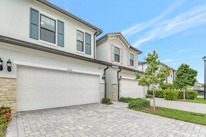 Property Photo:  2138 Appleton Circle S  FL 33309 