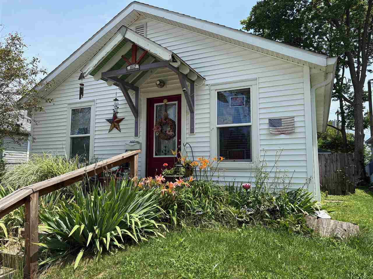 Property Photo:  1612 Irvin Street  IN 47362 