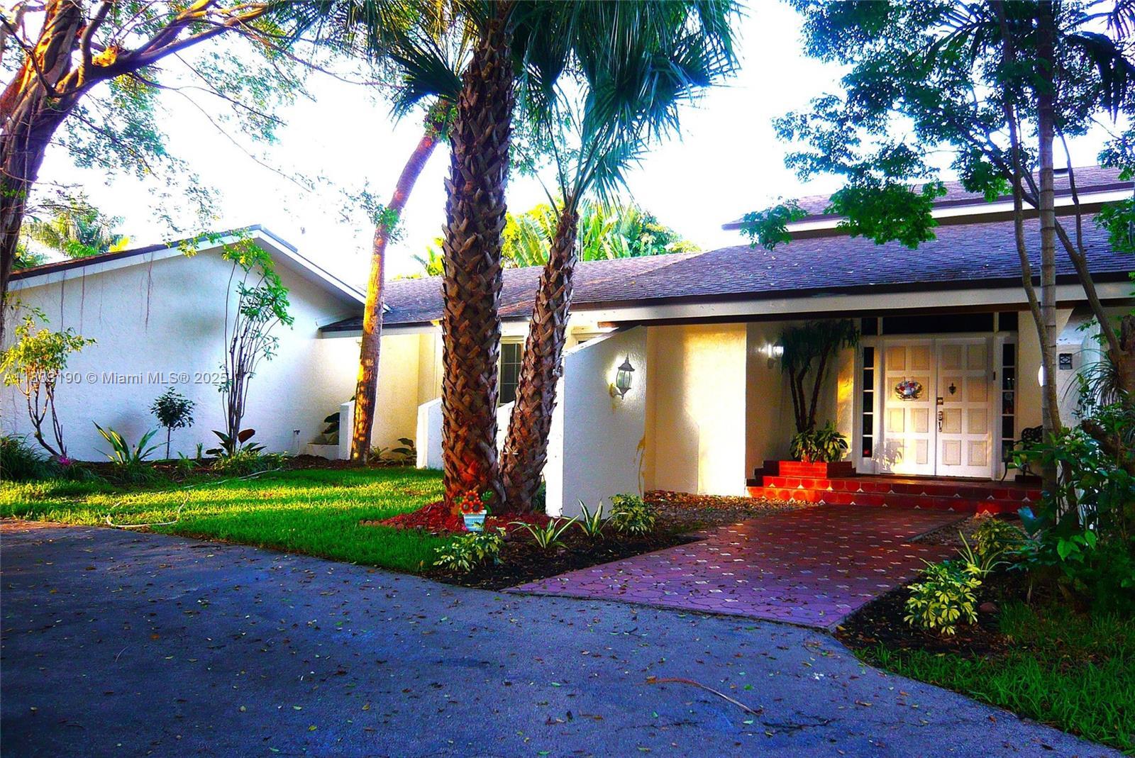 Property Photo: 17123 SW 78th Pl FL 33157