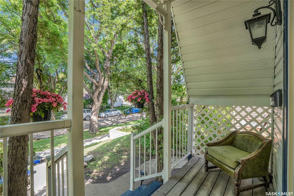 Property Photo:  834 5th Street E  SK S7H 1G9 