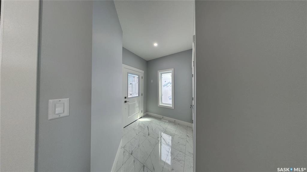 Property Photo: 511 Sharma Crescent SK S7W 0Y1