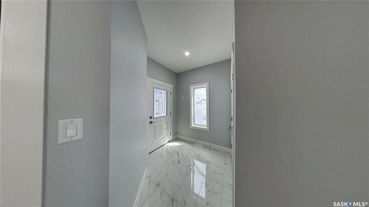 Property Photo: 511 Sharma Crescent SK S7W 0Y1