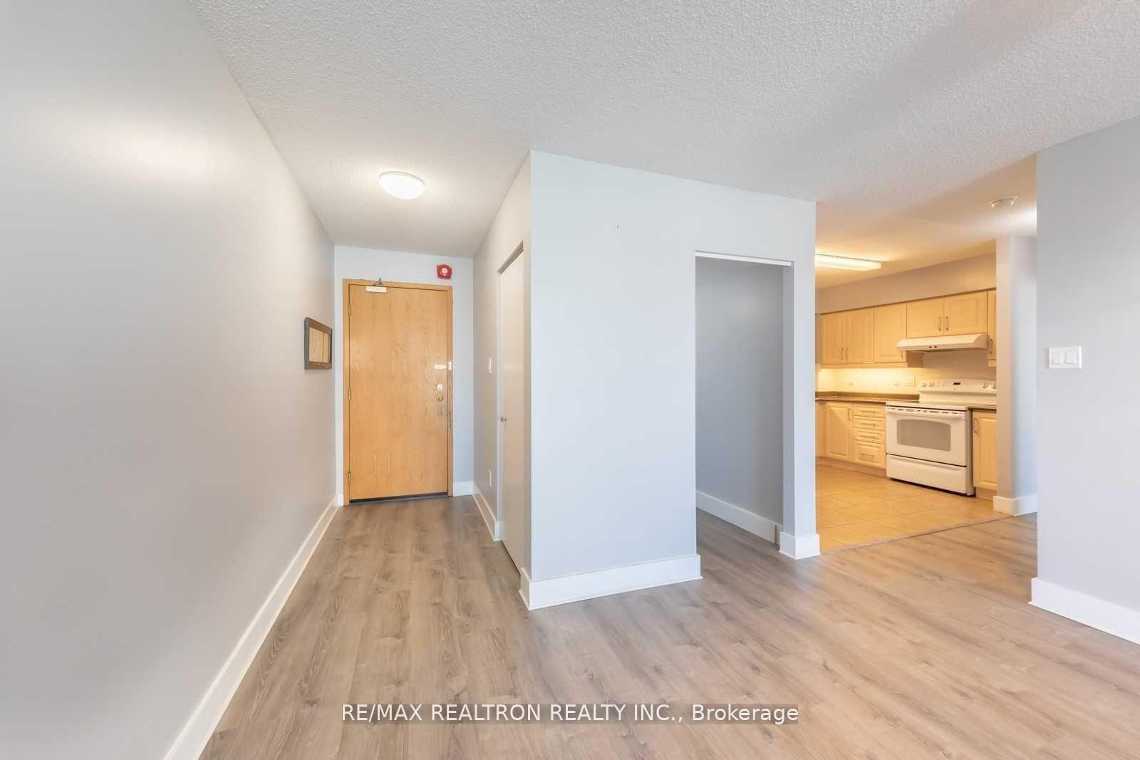 Property Photo: 39 Kimbercroft Court 505 ON M1S 5B5