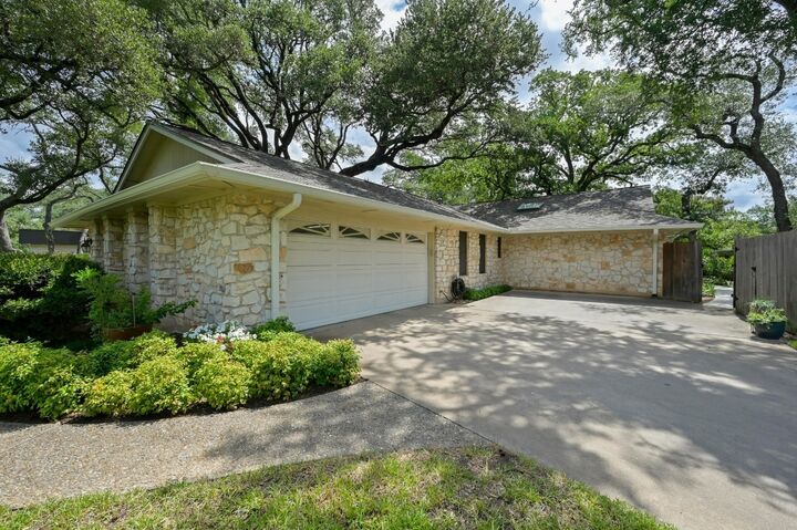 Property Photo: 11001 Spicewood Club Drive TX 78750