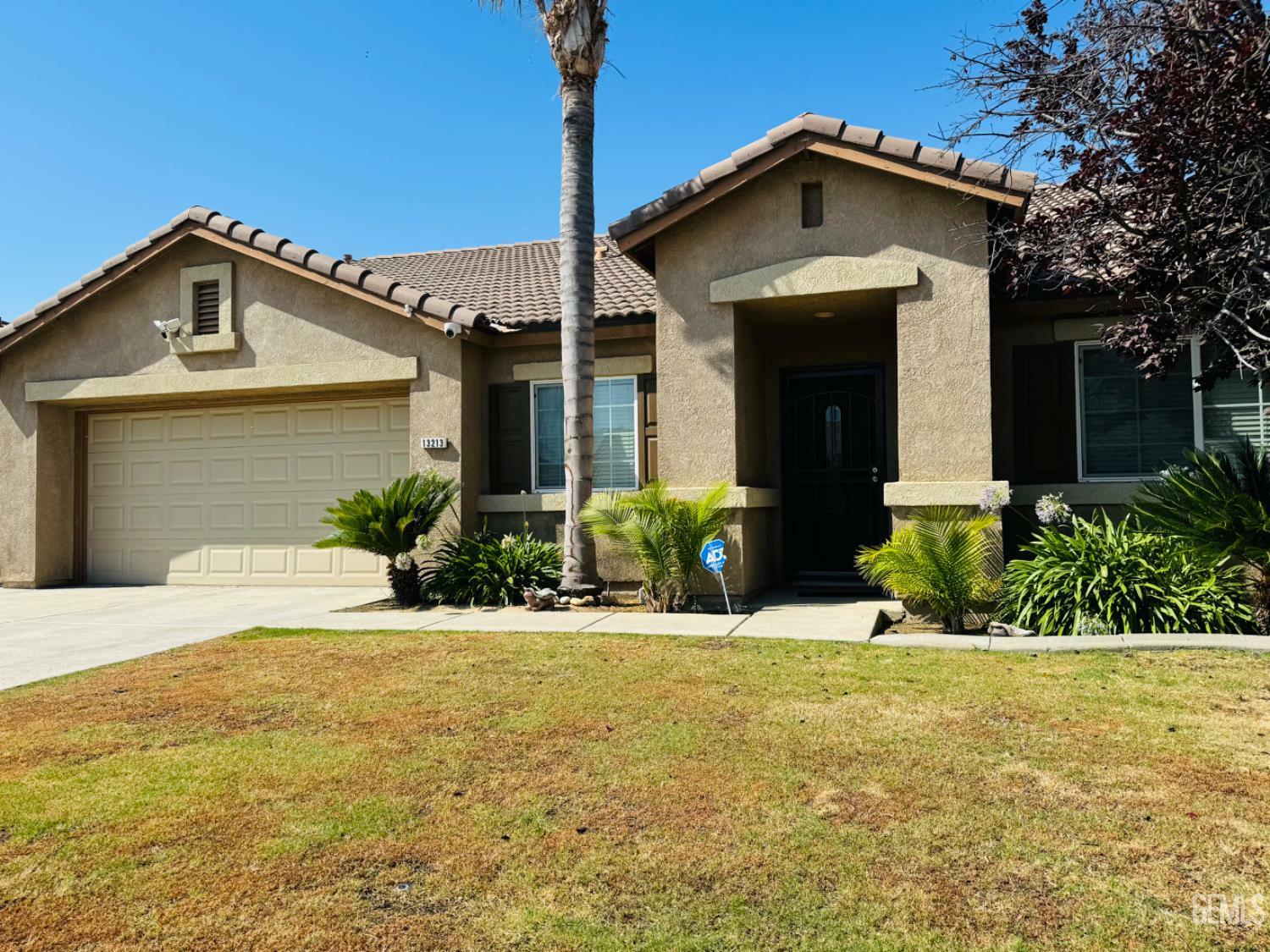 Property Photo: 13213 Ridgeway Meadows Drive CA 93314