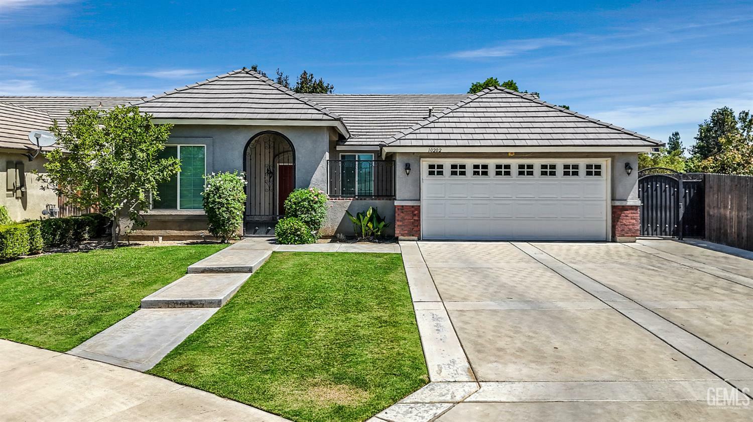 Property Photo: 10202 Pepperwood Drive CA 93311