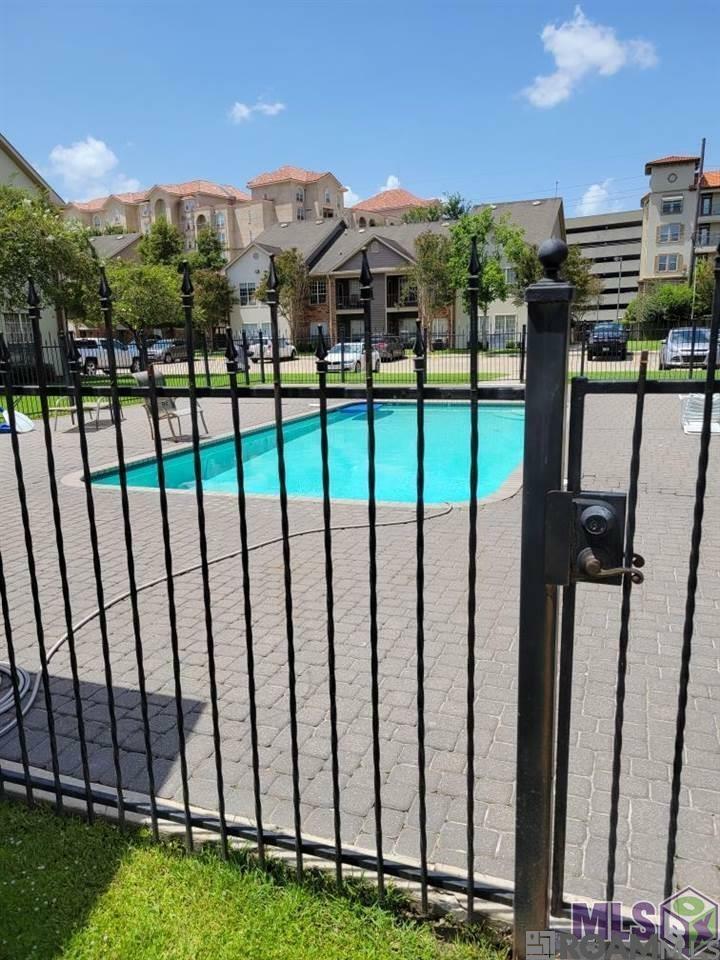Property Photo: 710 E Boyd Dr #406 LA 70808