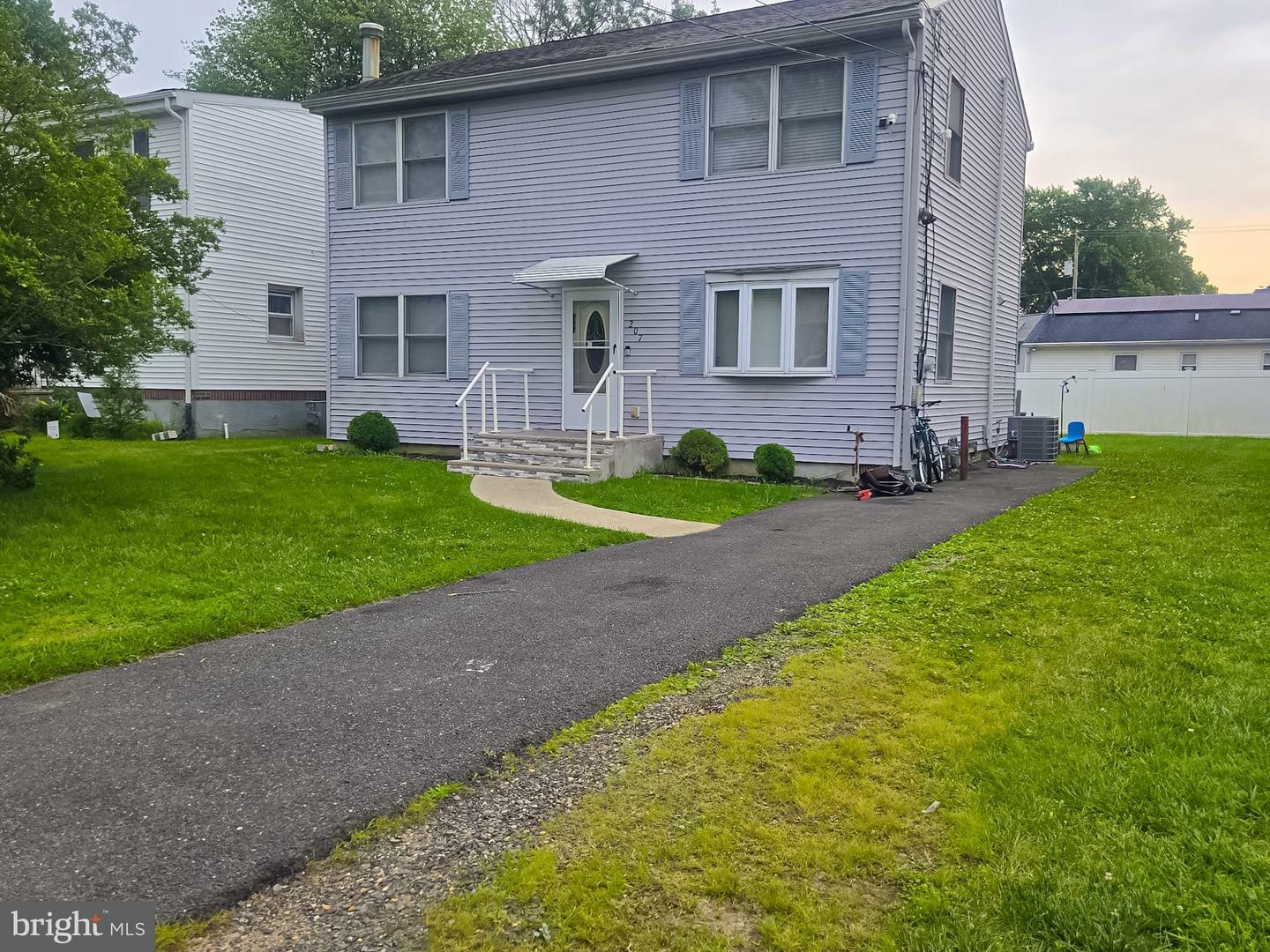 207 Delaware Avenue  Cliffwood NJ 07721 photo