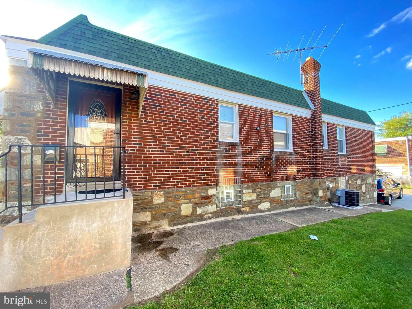 Property Photo: 2803 Rhawn Street PA 19152