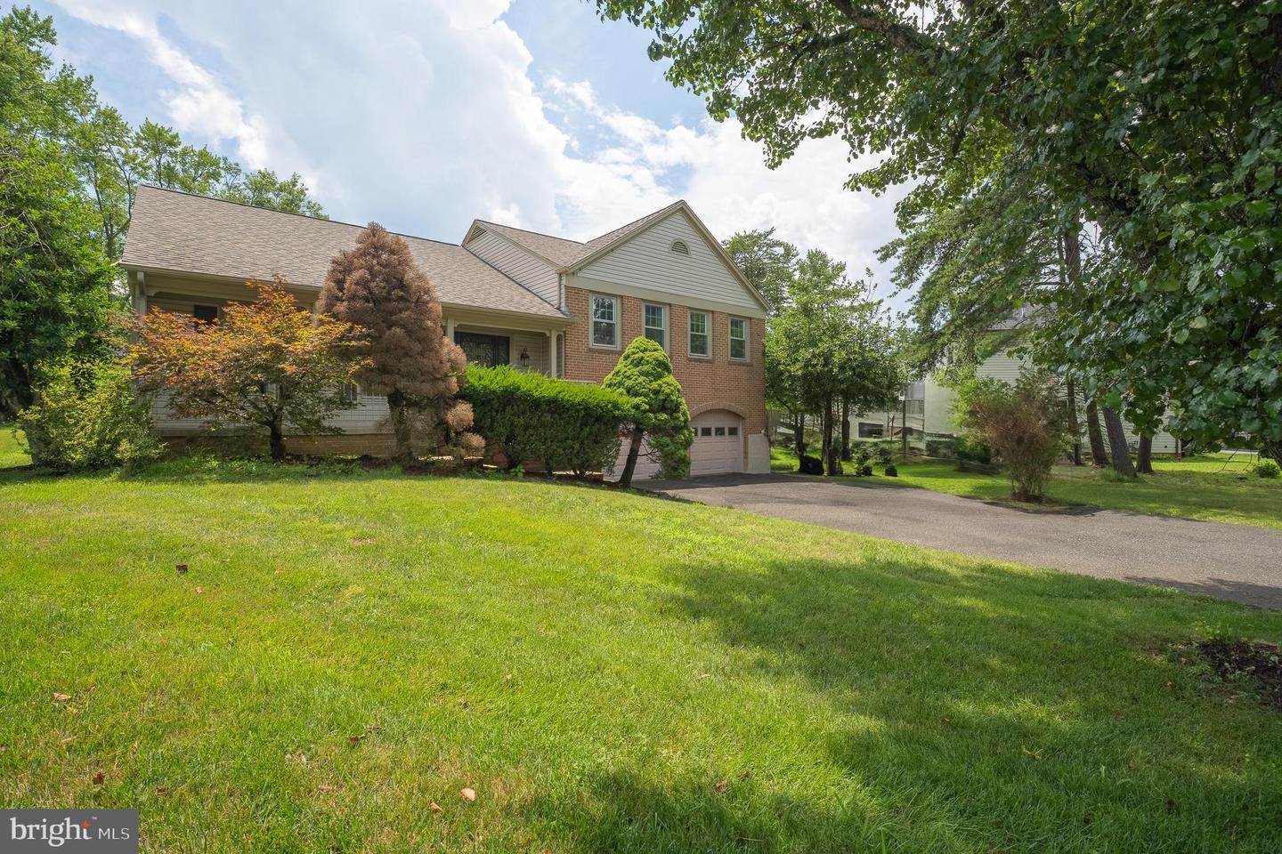 Property Photo: 10 Pinto Court MD 20850
