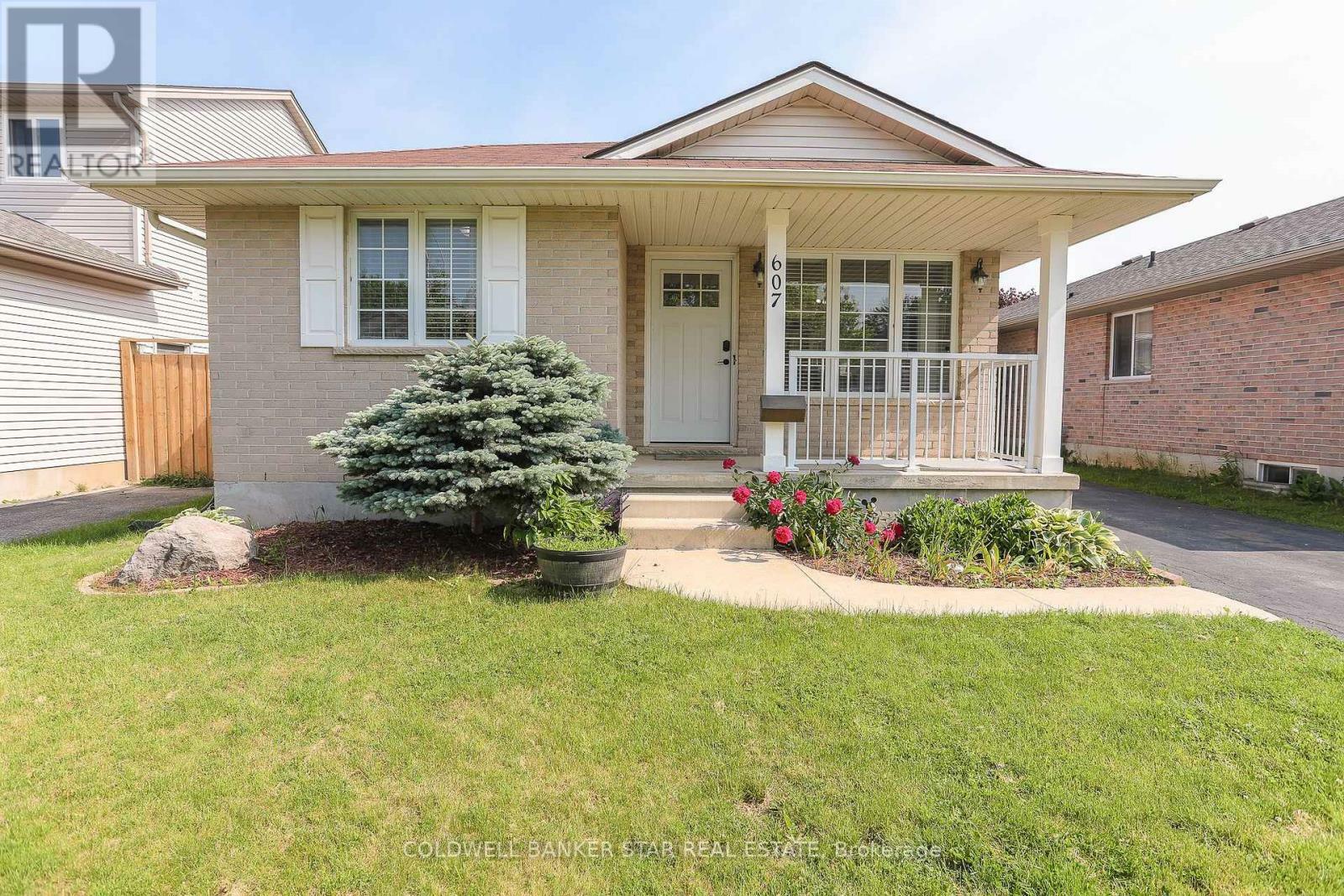 Photo de la propriété: 607 Highview Drive ON N5R 6B4
