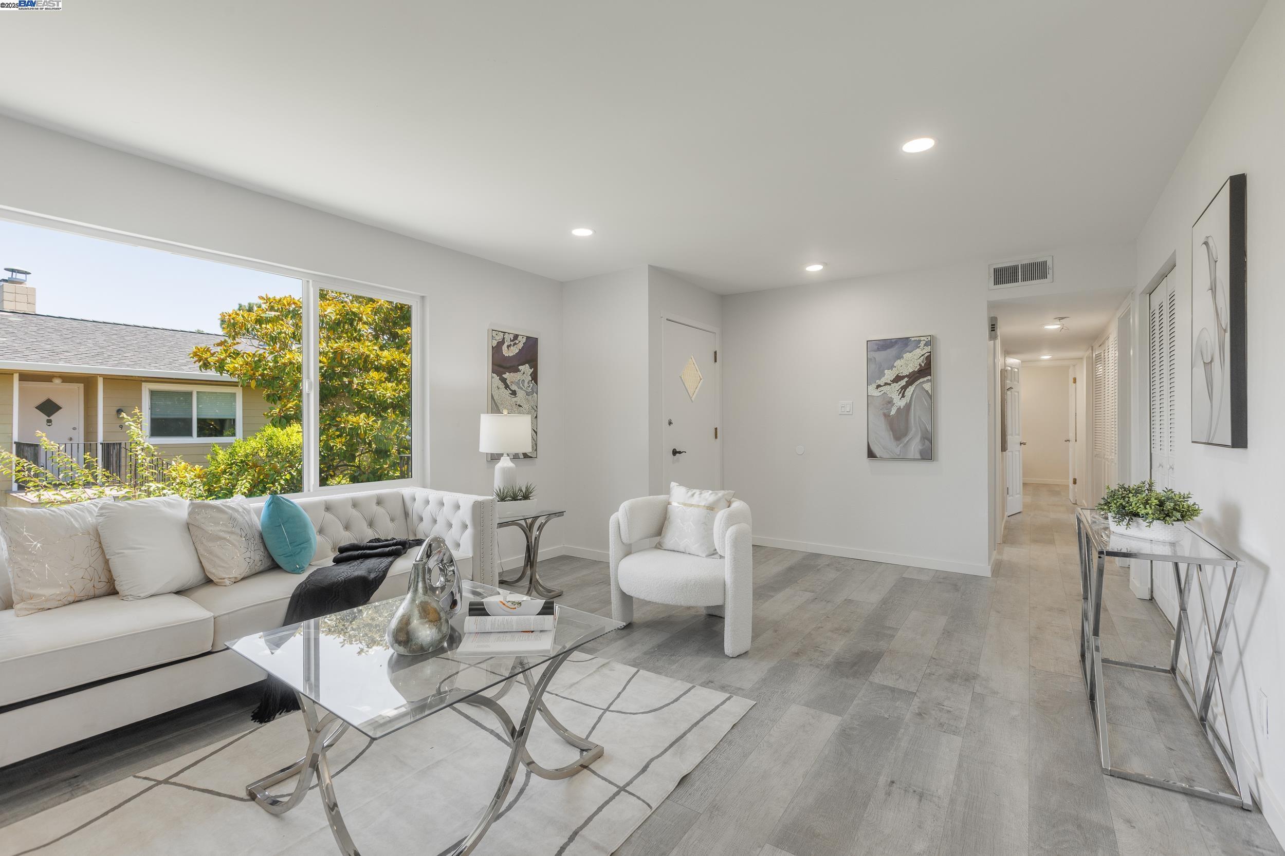 Property Photo: 1965 Ascot Dr 6 CA 94556