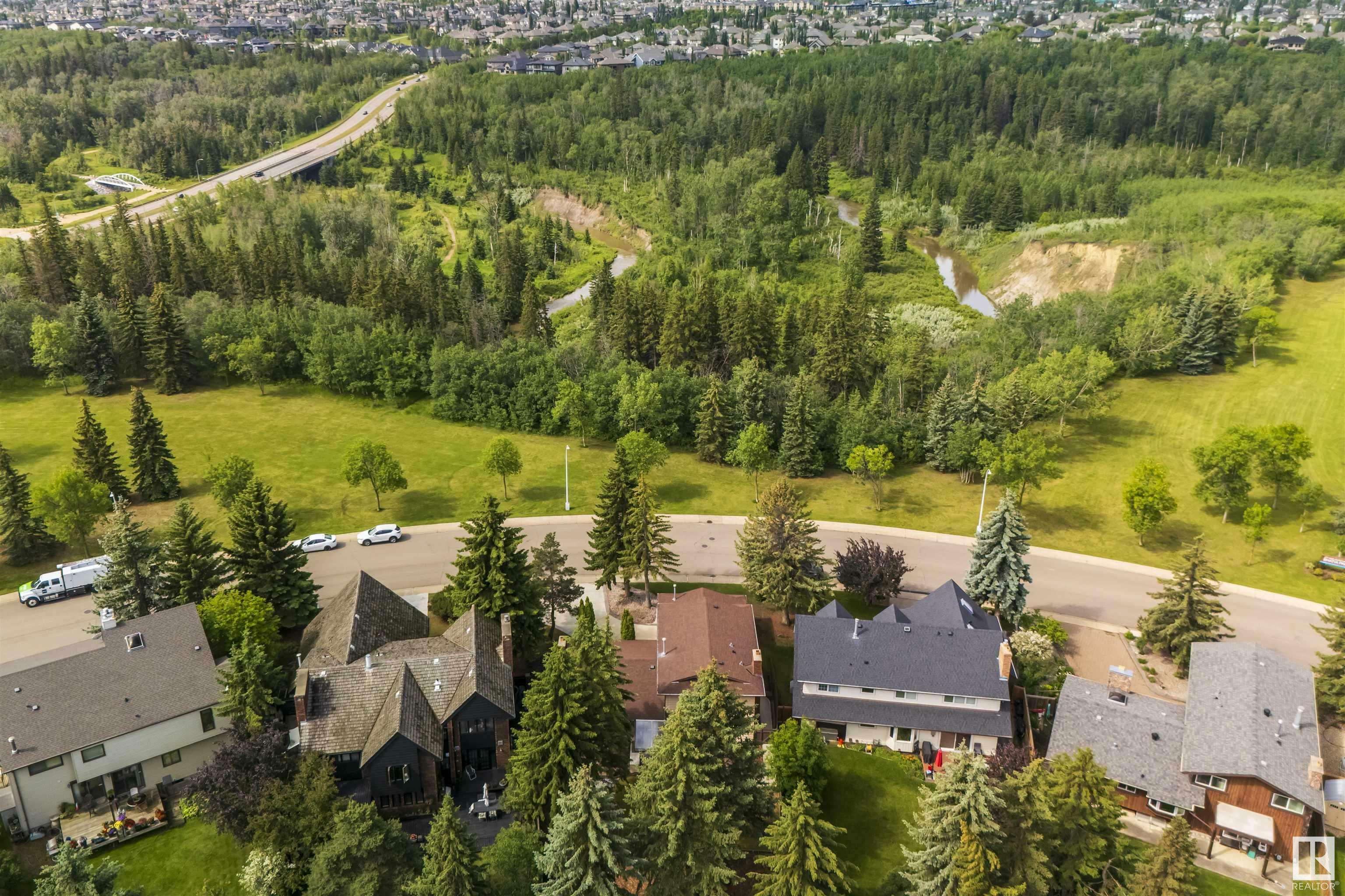 2811 125 Street NW  Edmonton AB T6J 4G3 photo