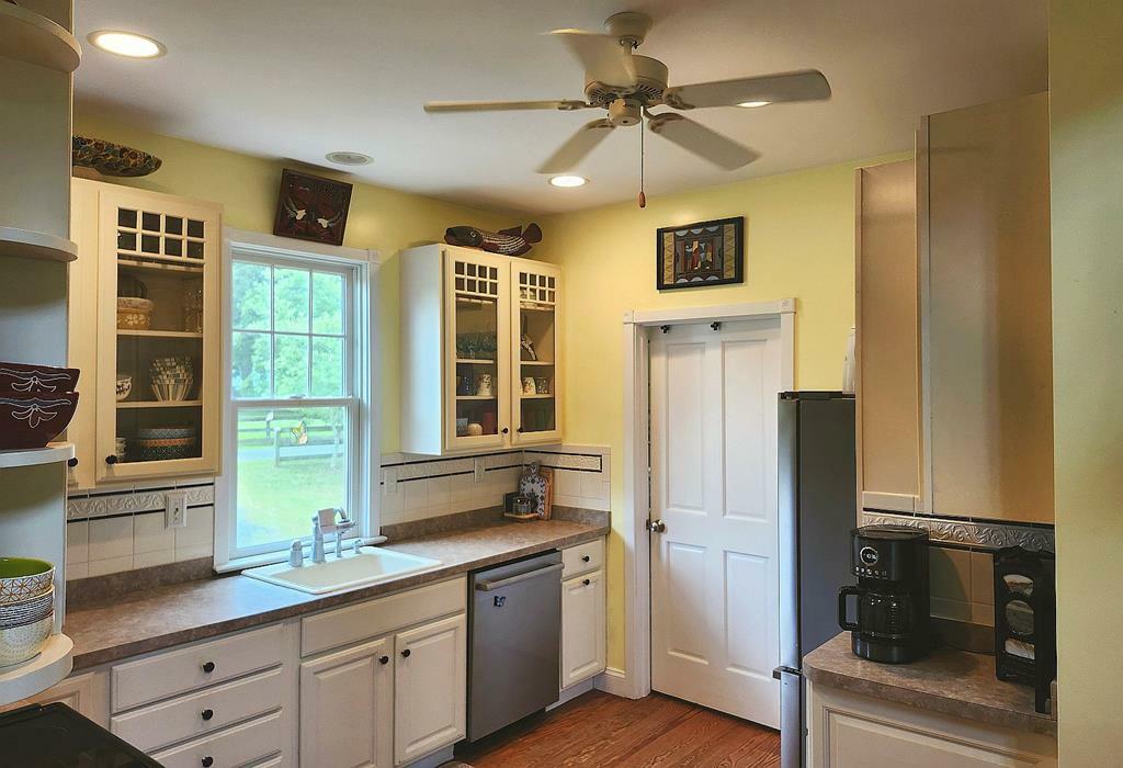 Property Photo: 1 Turner St VA 23417