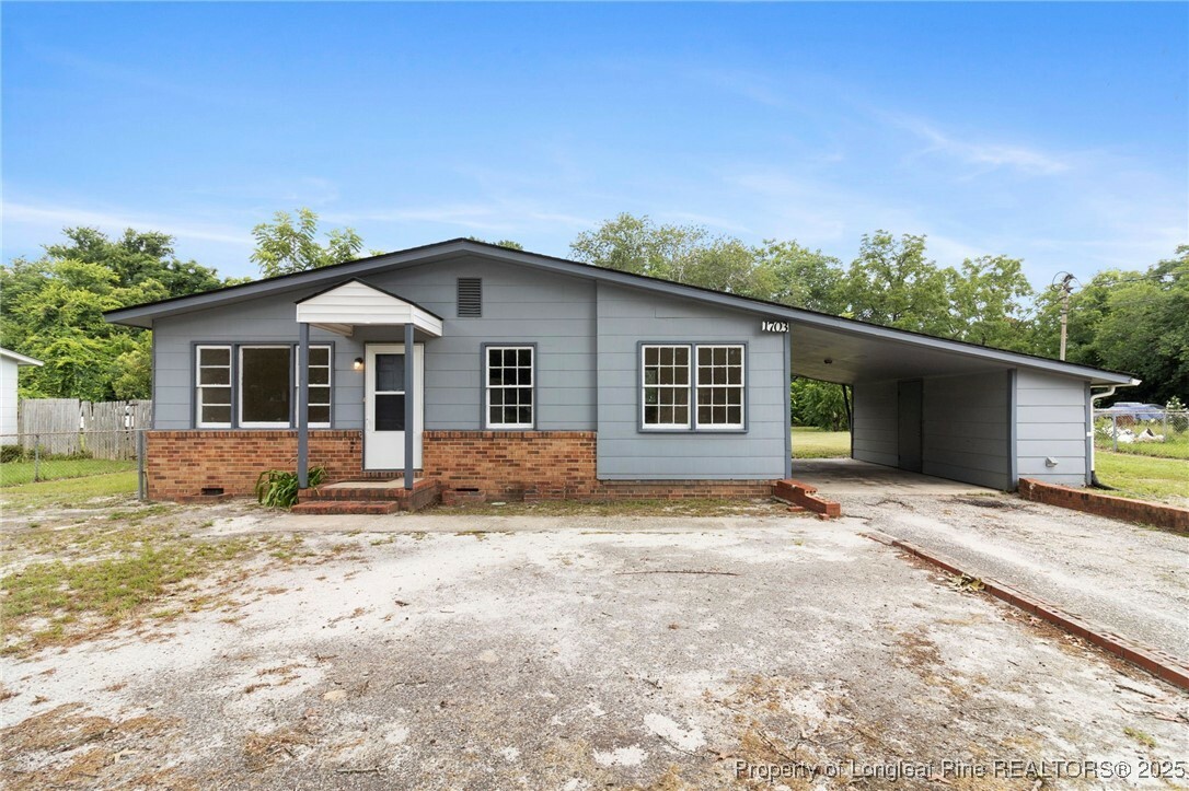 Property Photo: 1703 Gardenia Avenue NC 28311