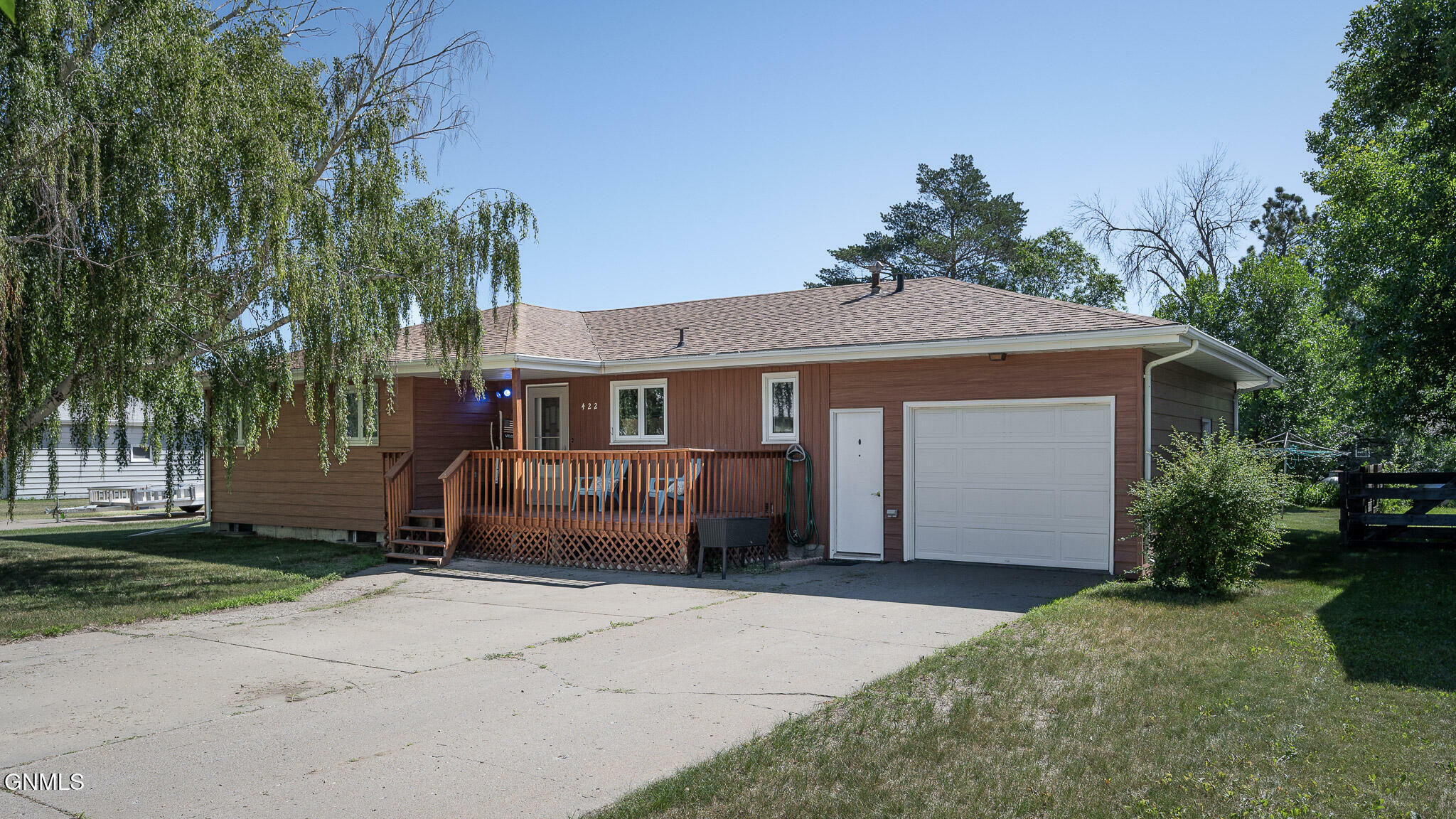 Property Photo: 422 6th Avenue NE ND 58545