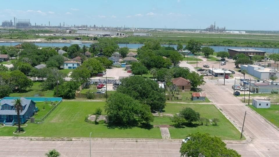 Property Photo:  00 W Broad Street  TX 77541 