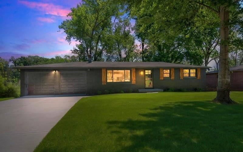 Property Photo:  5013 NW Ridgewood Drive  MO 64151 