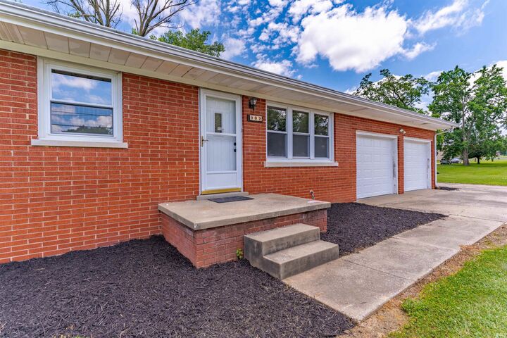 Property Photo: 902 Maxville Road IN 47601