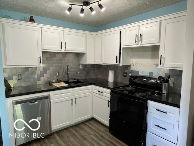 Property Photo: 614 Woods Crossing Drive IN 46239