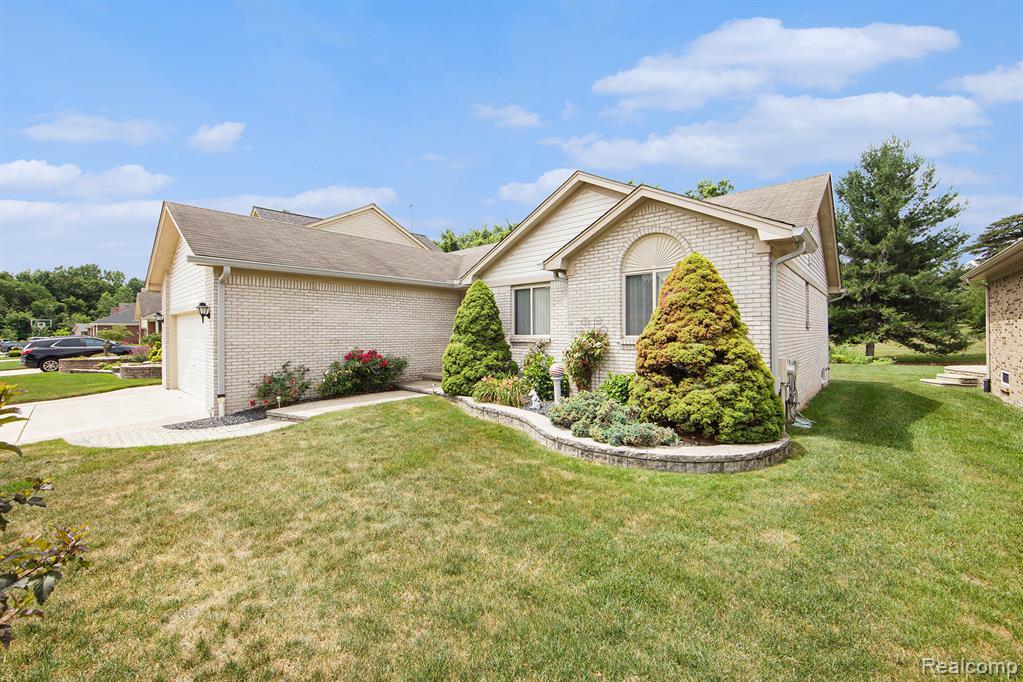 Property Photo: 32851 Foster Court MI 48026 5260