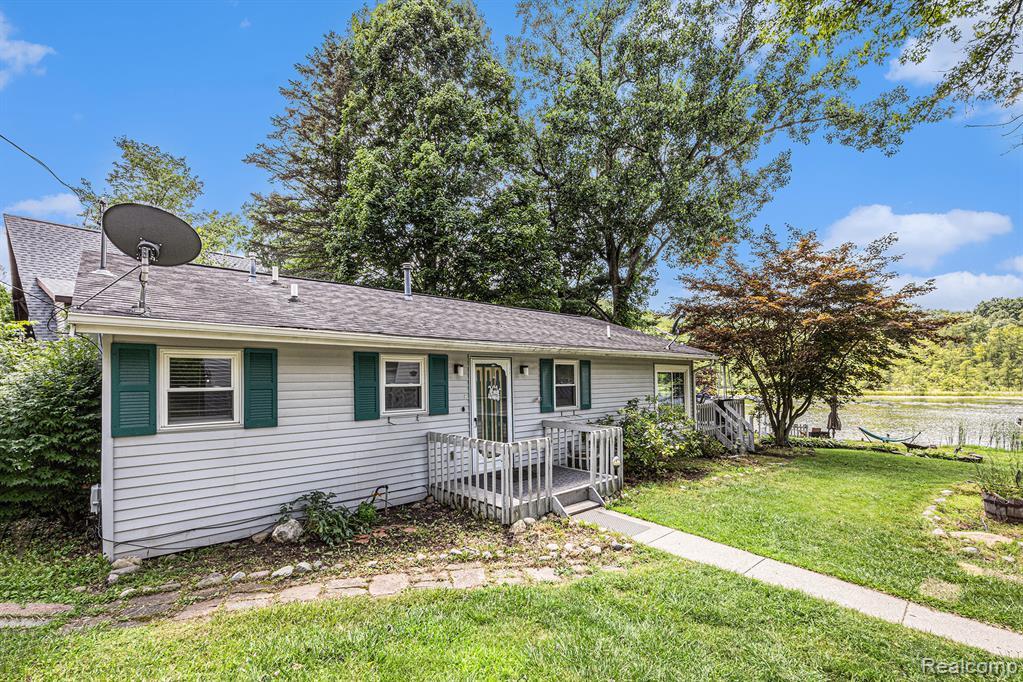 Property Photo:  1318 Circle Drive  MI 48455 8912 