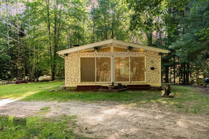 Property Photo:  4740 Wildwood Rd Corner  MI 48610 