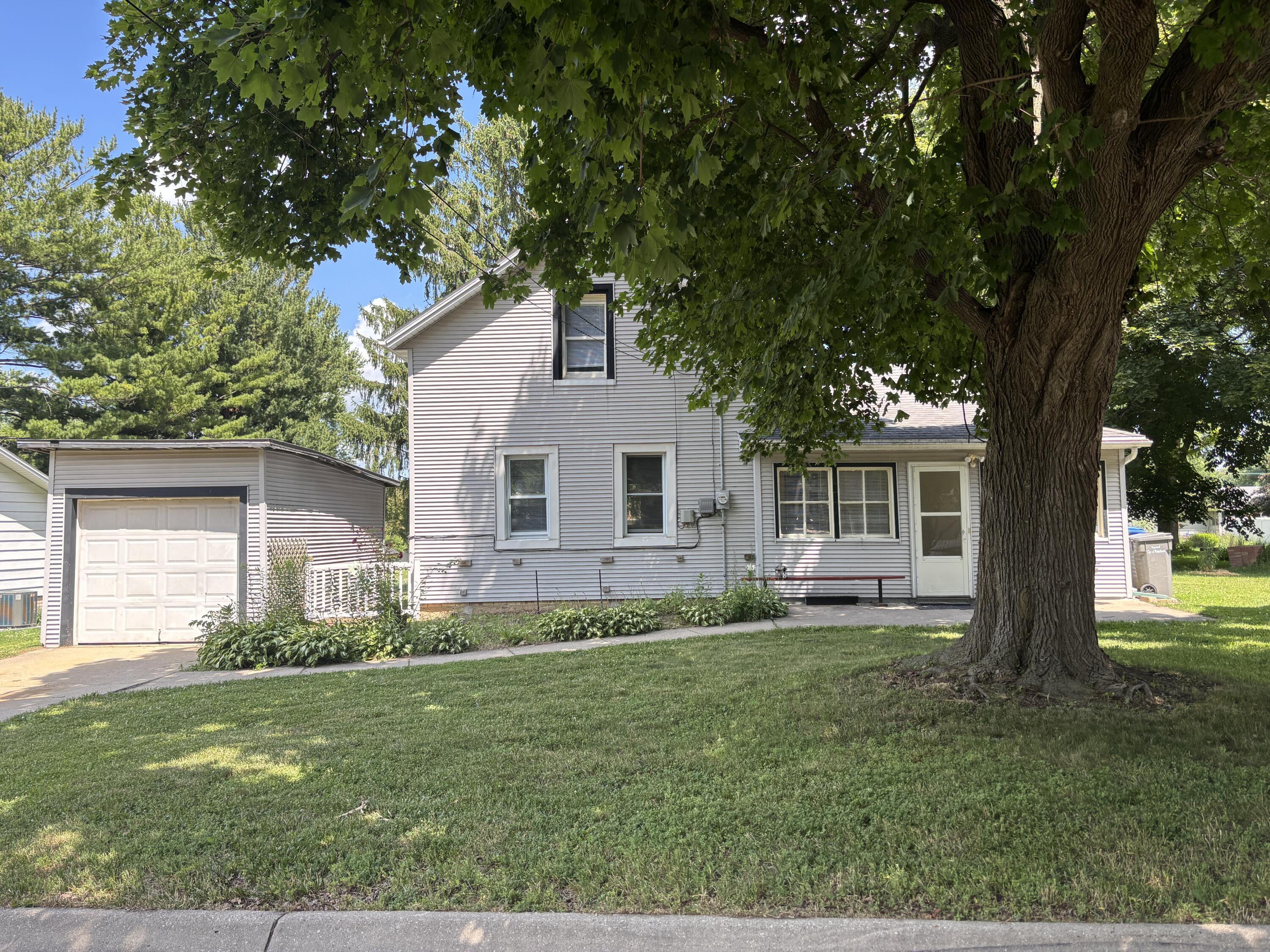 Property Photo: 228 Lounsbury St WI 53098
