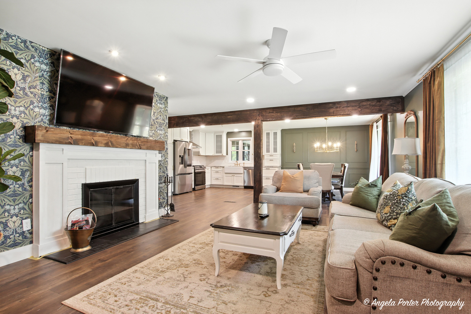 Property Photo: 22039 W North Avenue IL 60002