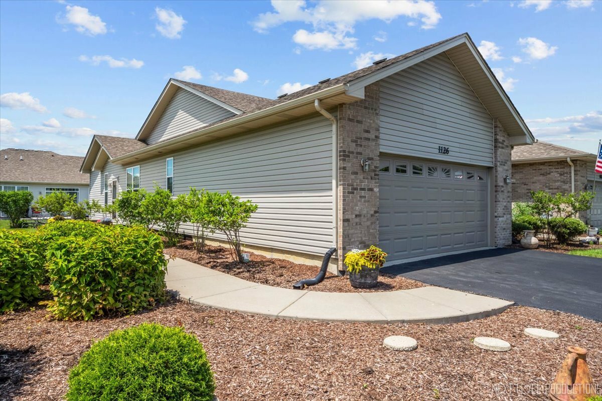 Property Photo:  1126 Mandalay Lane 1126  IL 60490 