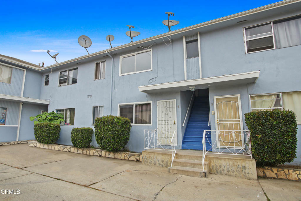 Property Photo: 6211 10th Avenue 10 CA 90043