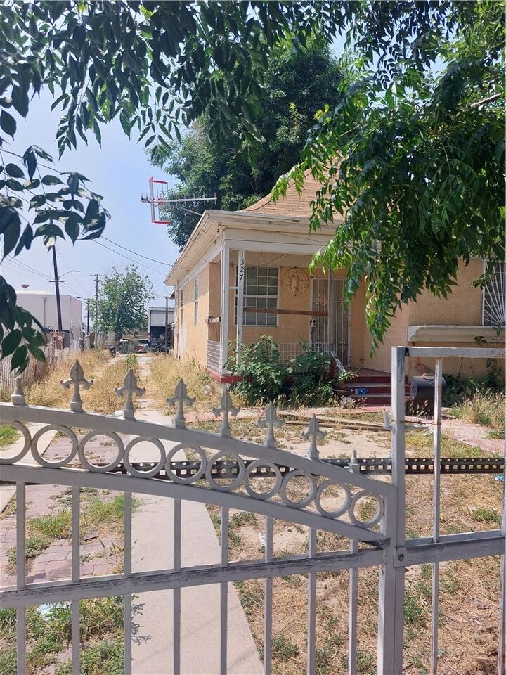 Property Photo: 1327 Vine Street CA 92411