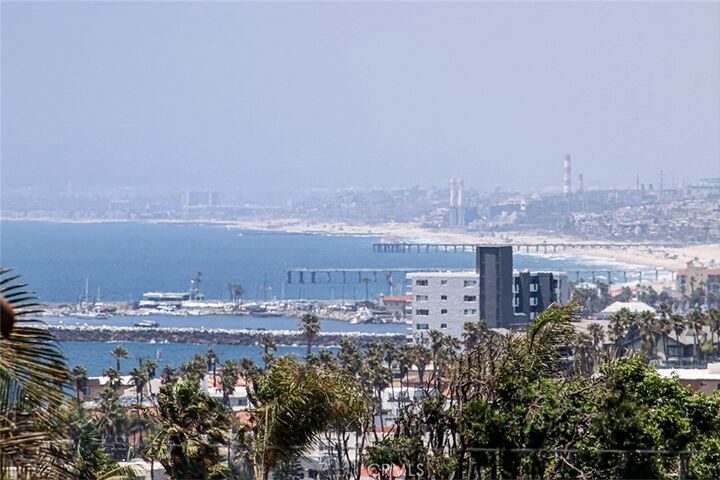 Property Photo: 329 Calle Mayor CA 90277
