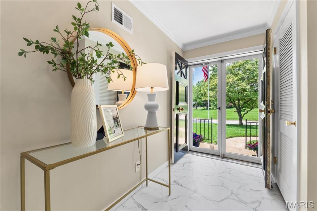 Property Photo: 2 Ridgegate Drive MO 63132