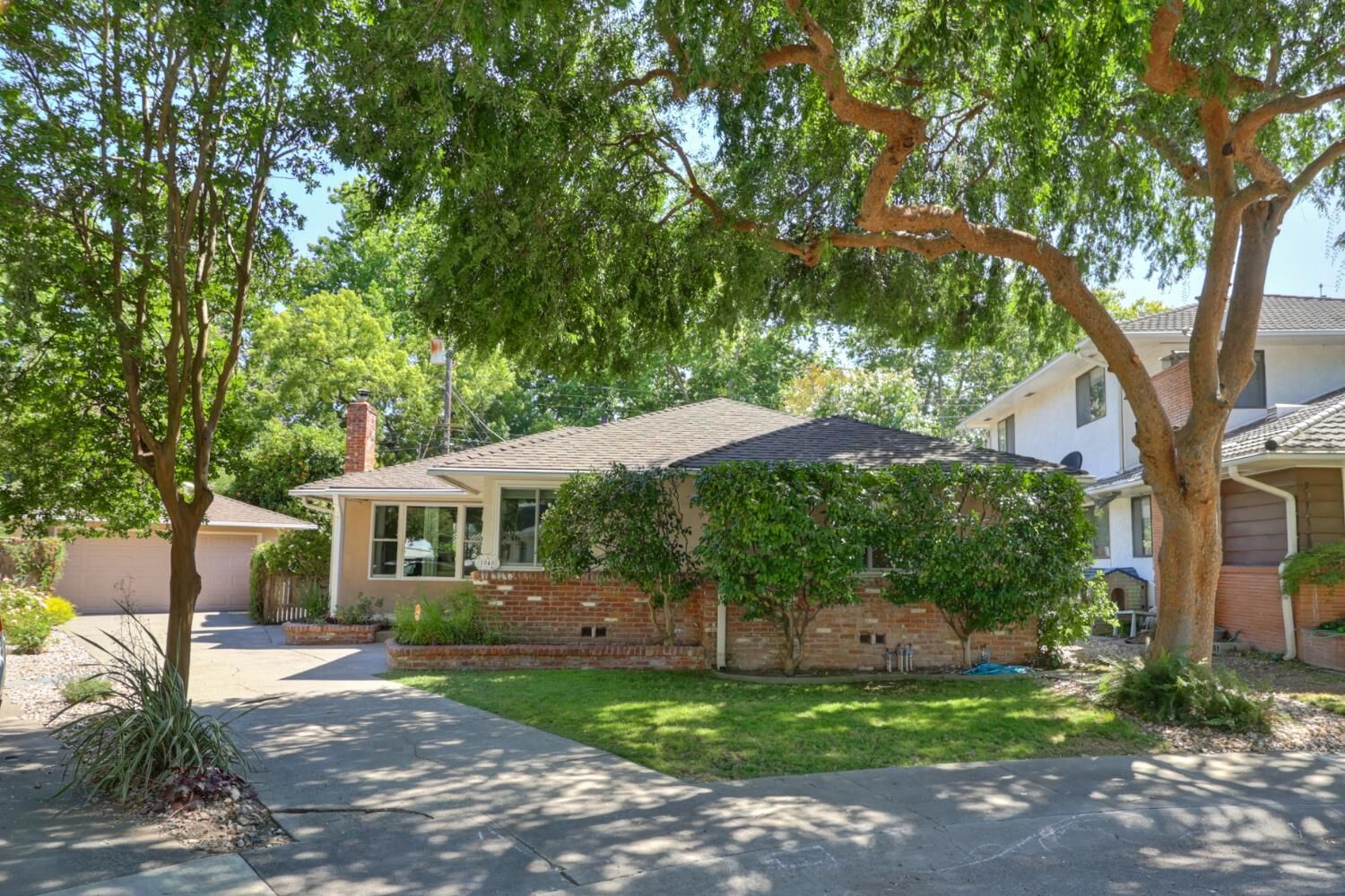 Property Photo:  1040 9th Avenue  CA 95818 