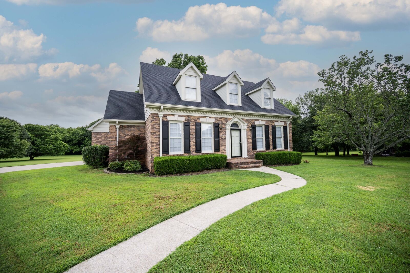Property Photo:  106 Rosewood Ct  TN 37167 