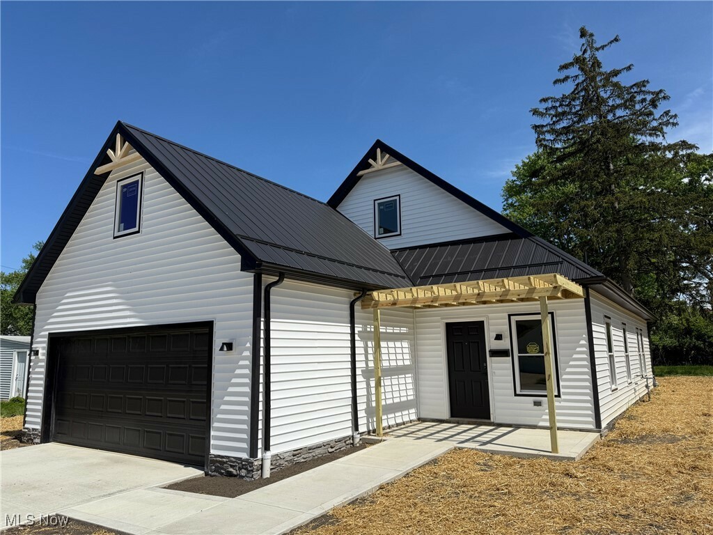 Property Photo: 19603 Longbrook Road OH 44128