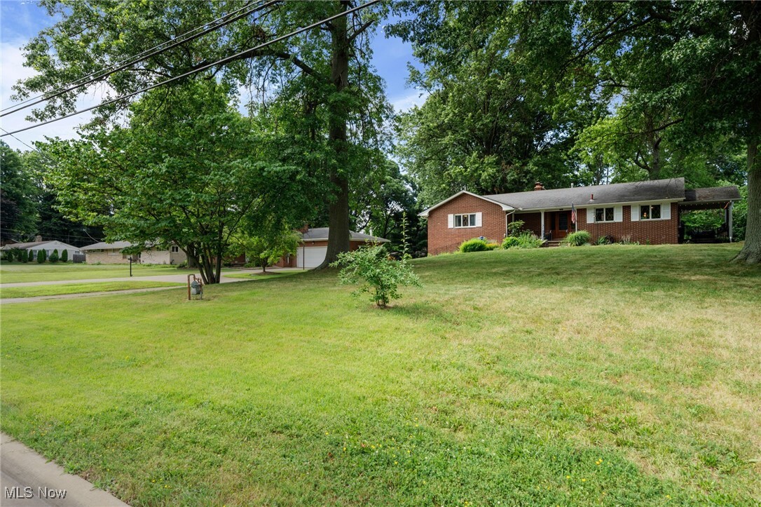 Property Photo: 903 Robinson Avenue OH 44203
