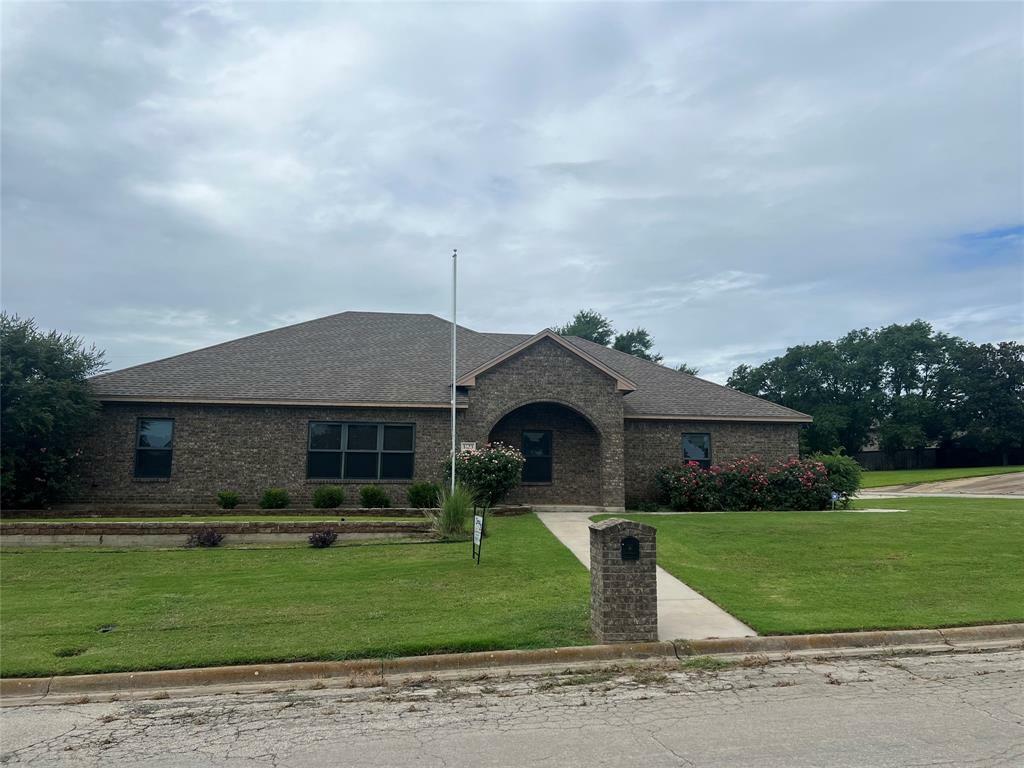 Property Photo: 1623 W College TX 76458