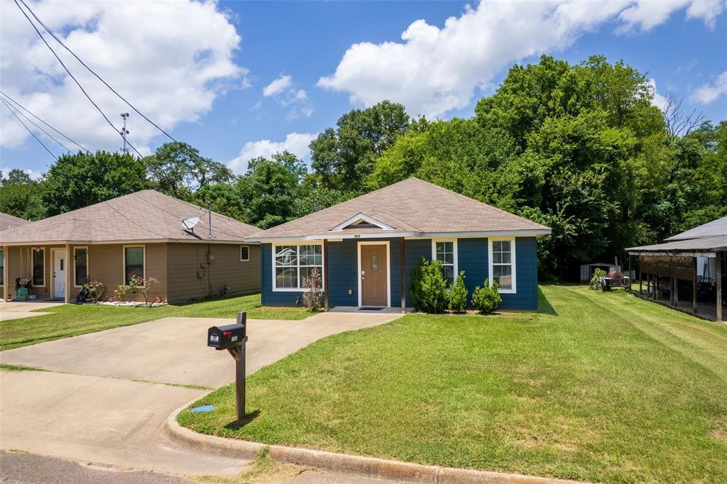 Property Photo: 1107 E. 8th TX 75455