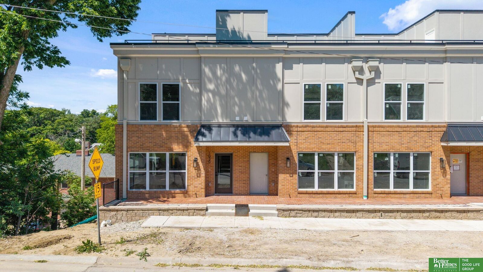 Property Photo:  1010 S 33rd Street  NE 68105 