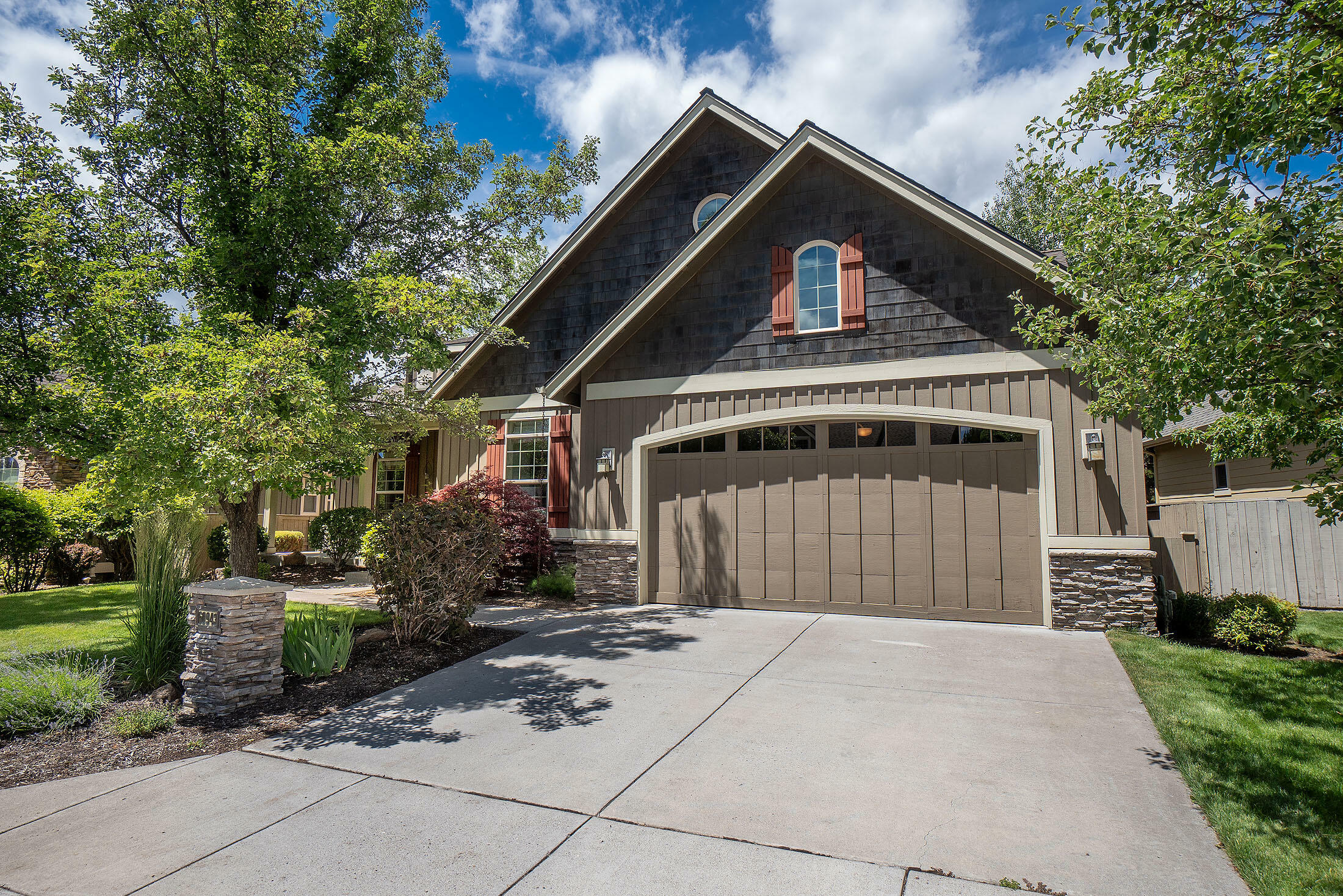 Property Photo: 60943 Summerwood Way OR 97702