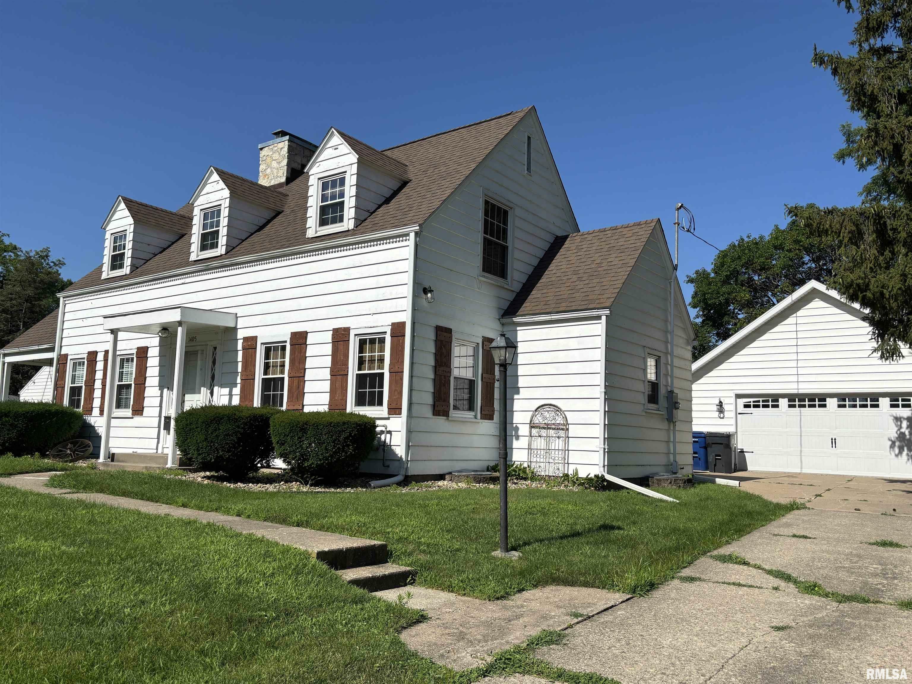 Property Photo: 1405 Caroline Avenue IA 52732