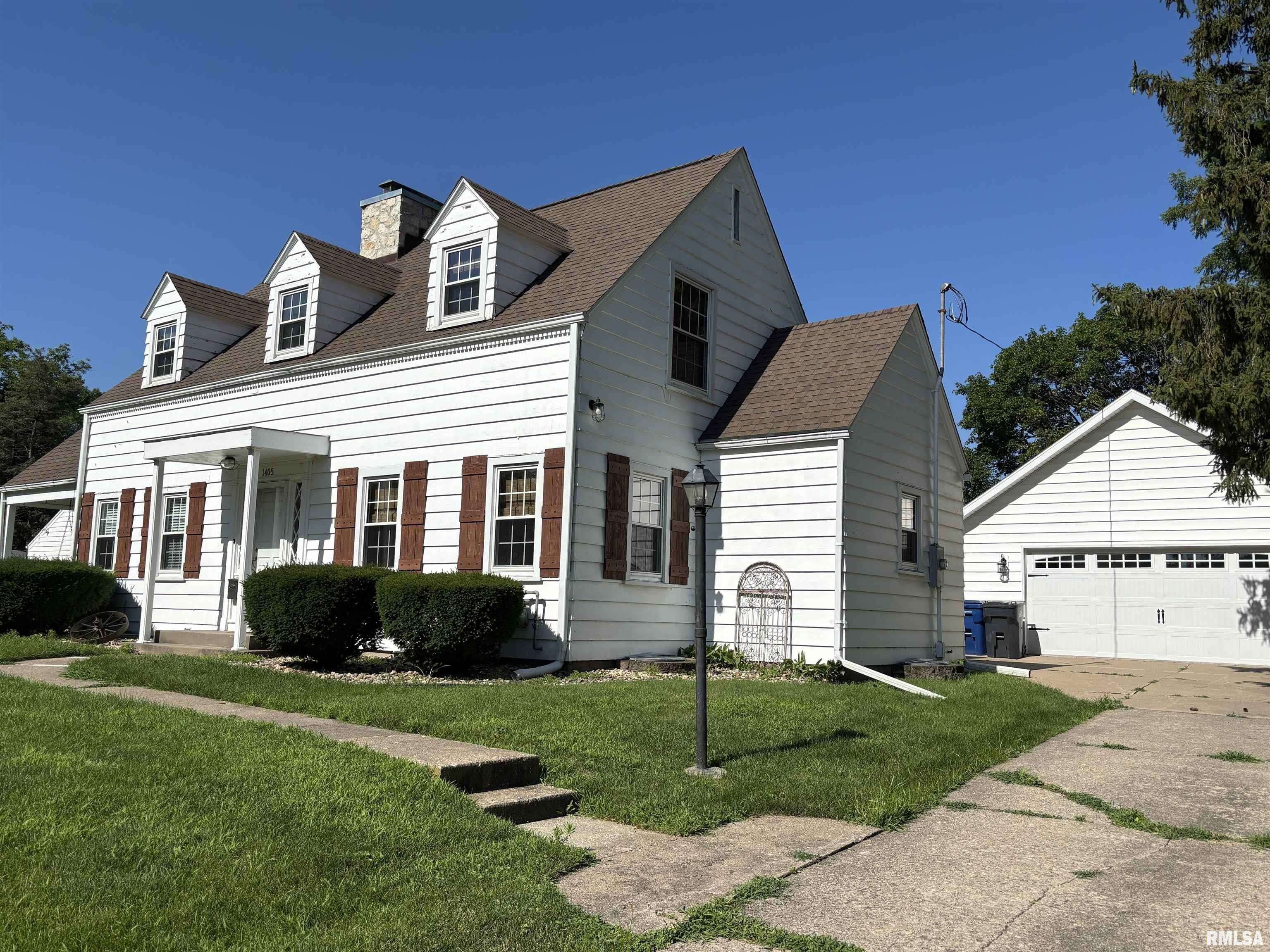 Property Photo:  1405 Caroline Avenue  IA 52732 