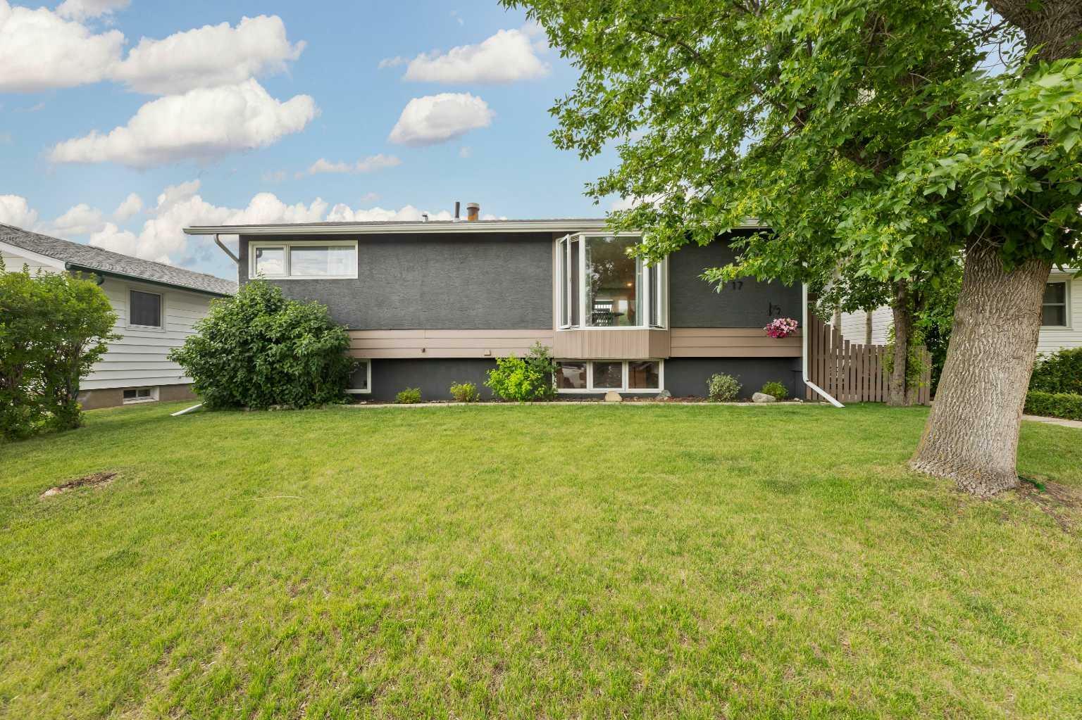 17 Fir Street  Red Deer AB T4N 4Y4 photo