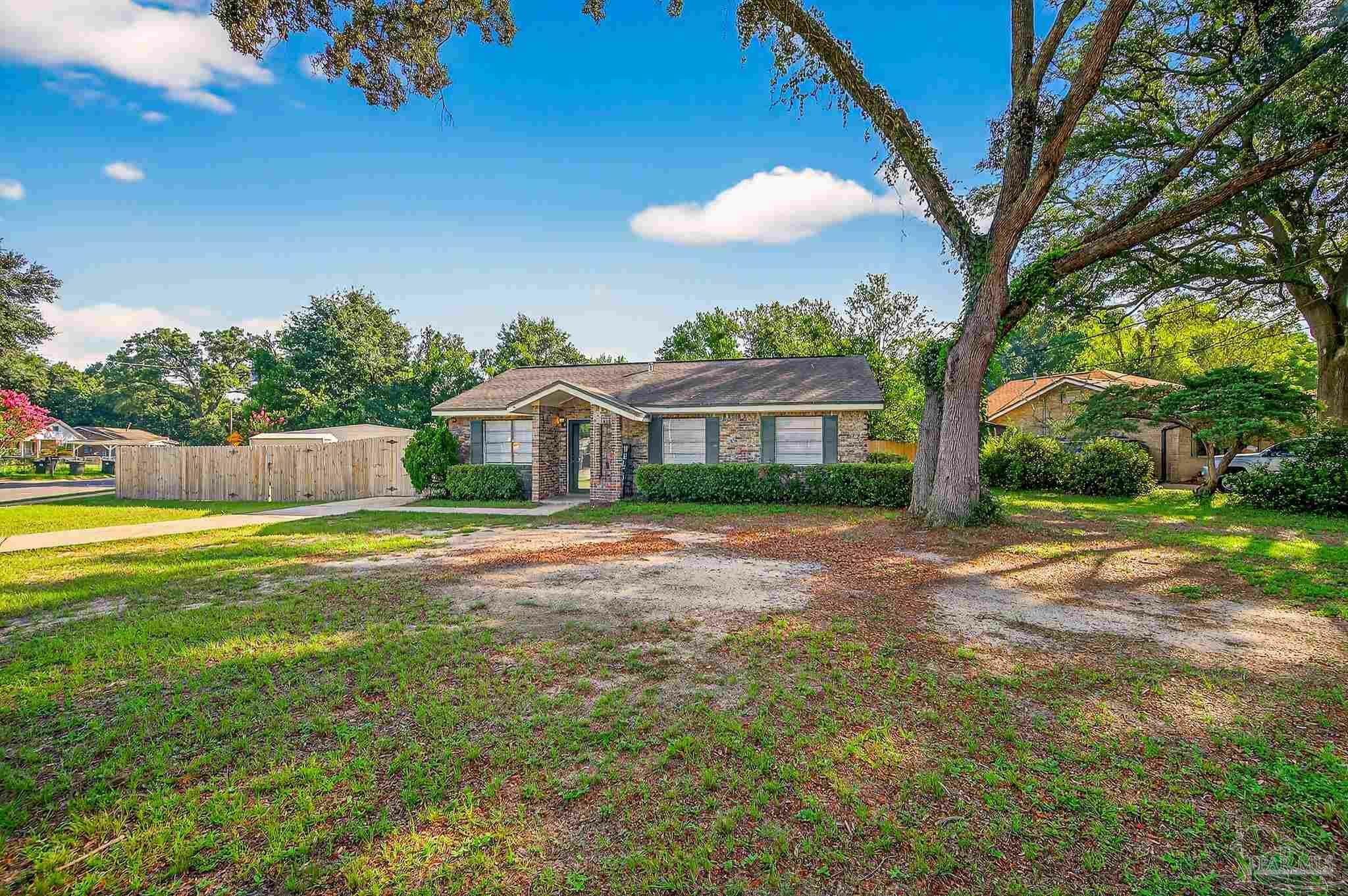 Property Photo: 4680 Lanett Dr FL 32526
