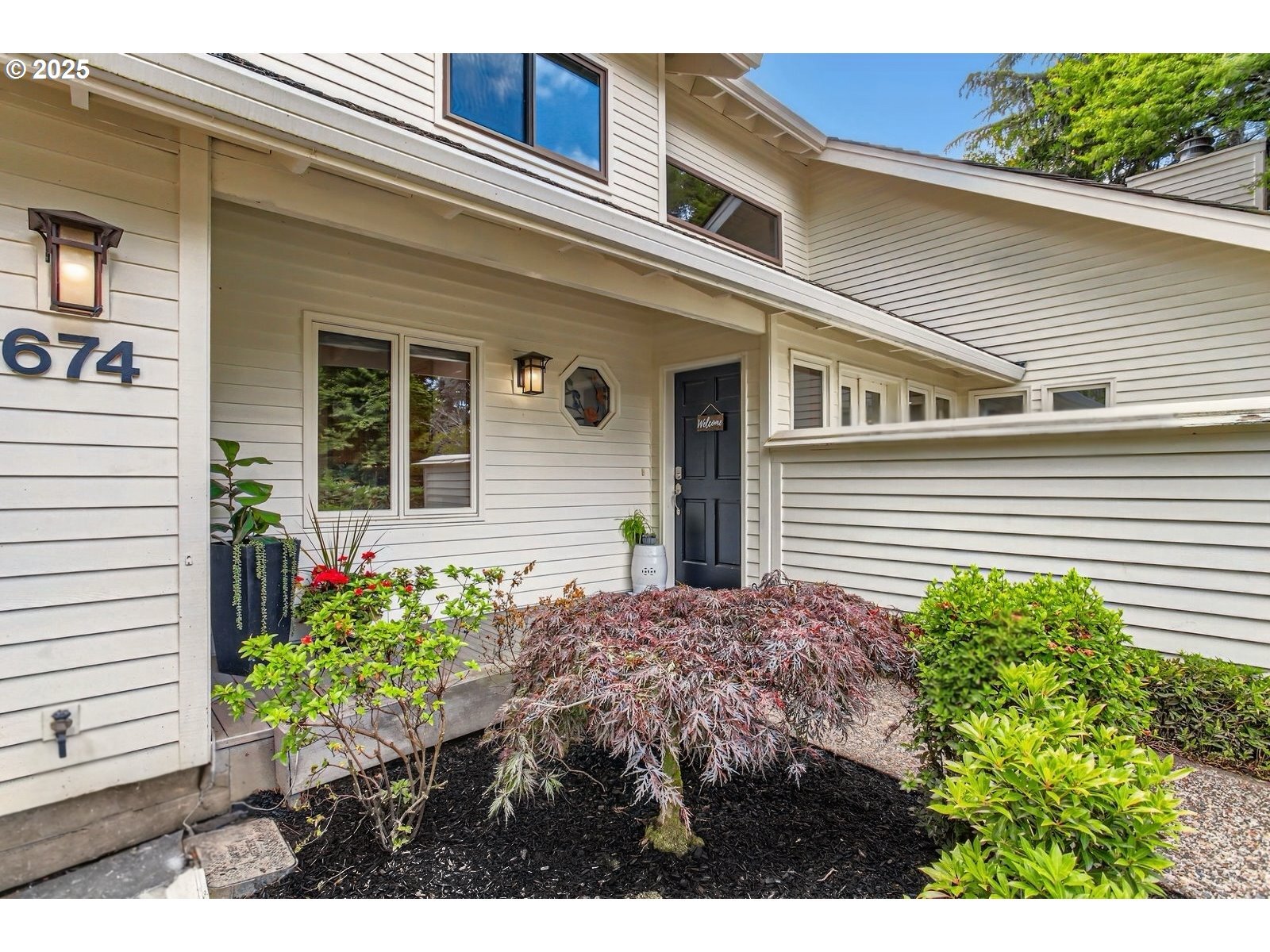 Property Photo: 674 Livingood Ln OR 97034