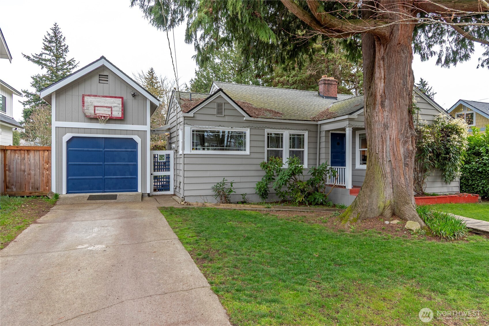Property Photo: 11008 Dayton Avenue N WA 98133