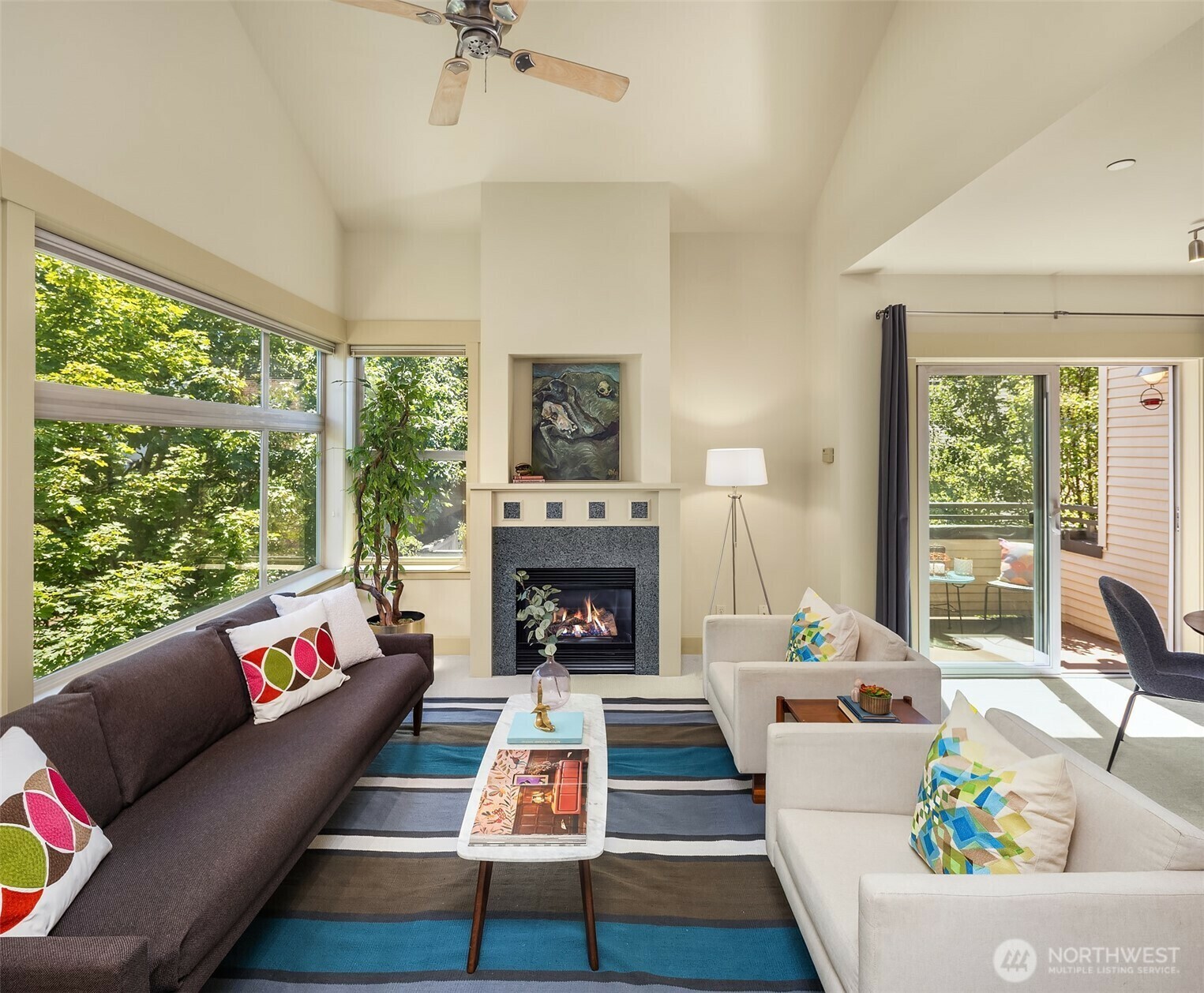Property Photo: 2035 Eastlake Avenue E 301 WA 98102