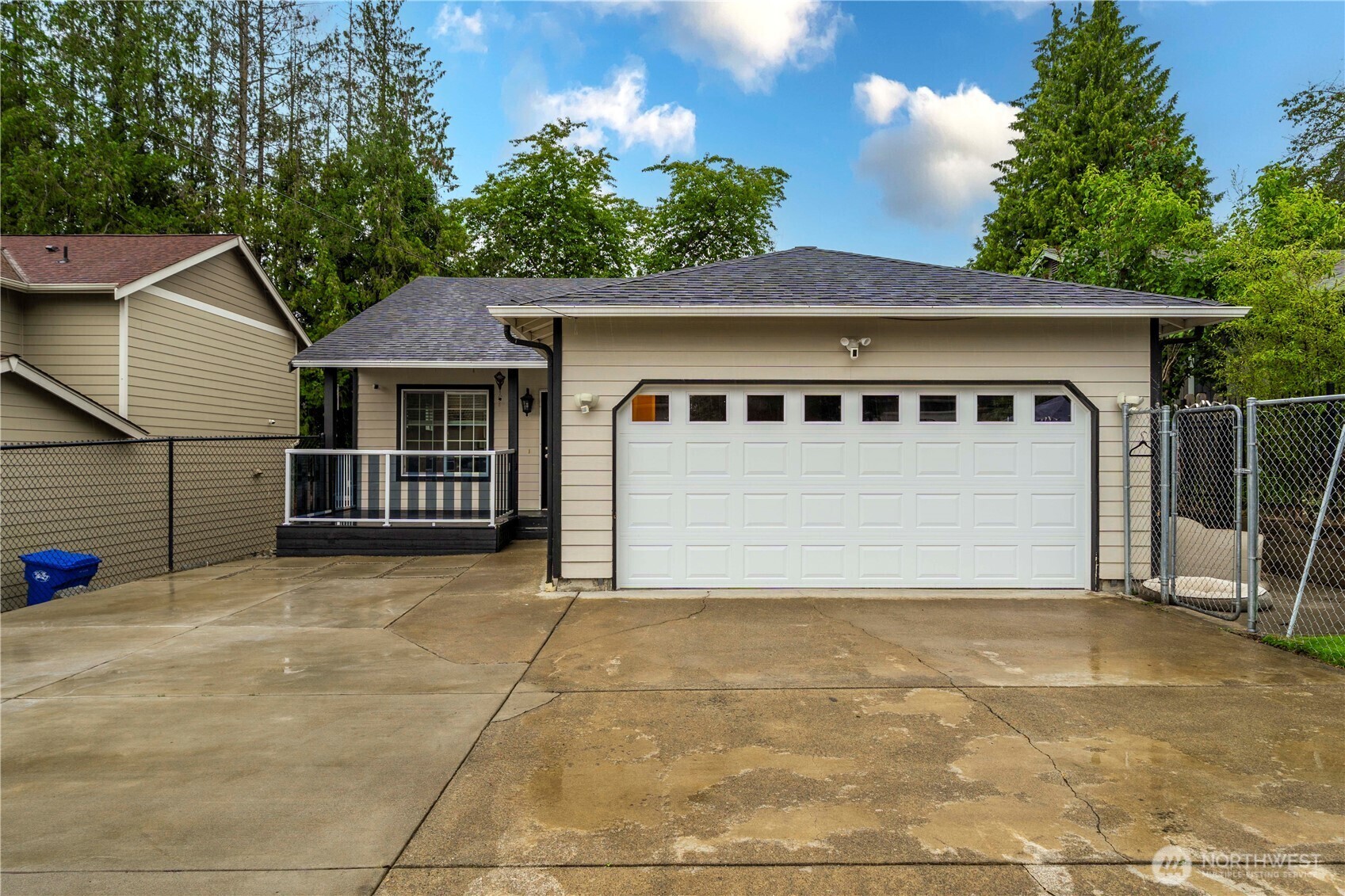 Property Photo:  401  107th St, S Street S  WA 98444 